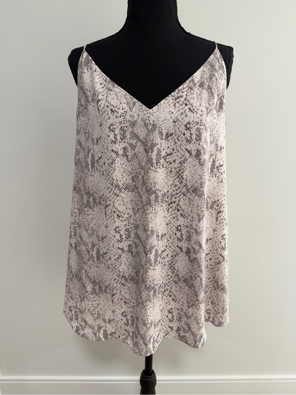3 for $25 LOFT Cami XL  Snake Print V Neck Lined Lightweight Resort Summer Top